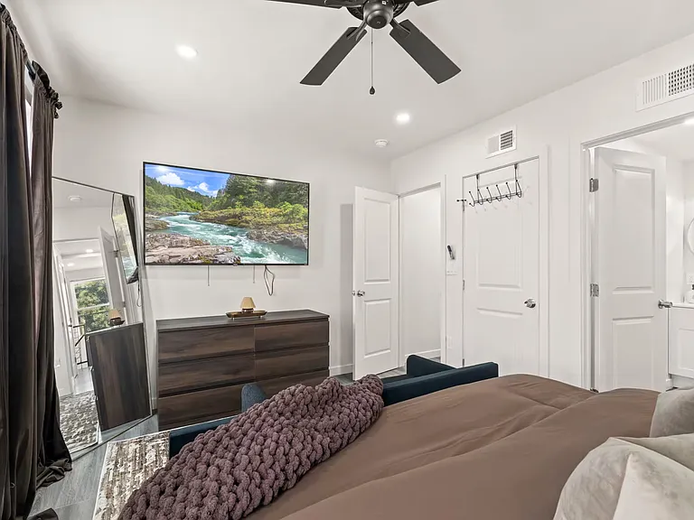 2701 Poplar St #2 — Photo 2