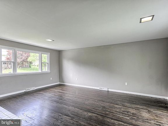5th image of 2421 Garrison Ave