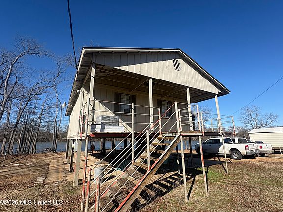 2nd image of 1899 Deerfield Rd