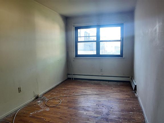 3rd image of 80 Sneden Place #80