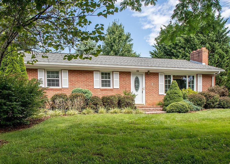 220 S Monte Vista Dr, Glade Spring, VA 24340 | Zillow