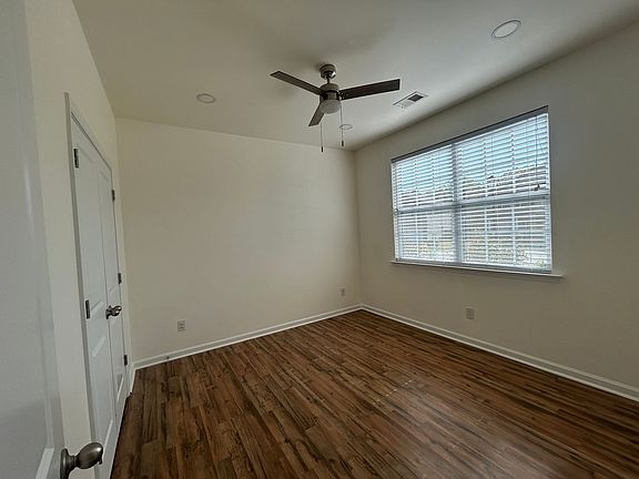 4th image of 211 Addlestone Cir