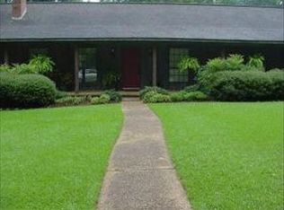 915 Old West Point Rd, Starkville, MS 39759