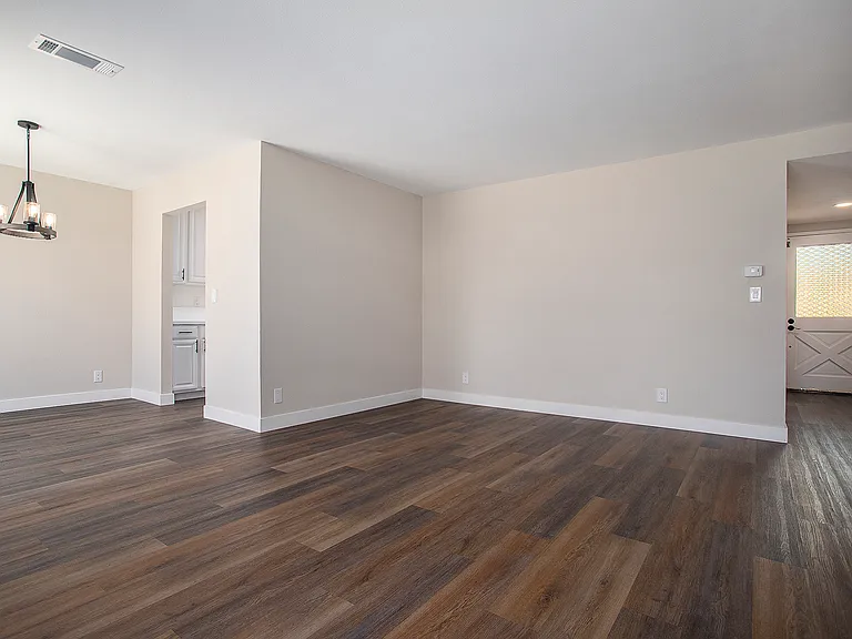 7196 Tamarack Dr — Photo 13