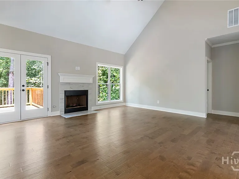 380 Ansley Dr — Photo 7
