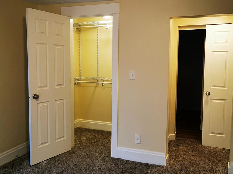 438 W Maple St #1/2 — Photo 8