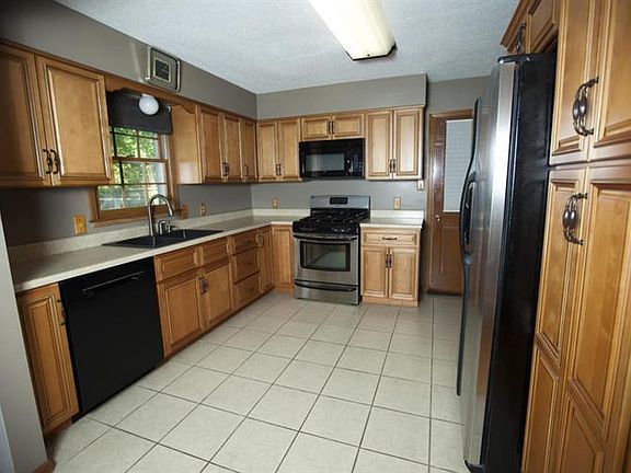 3rd image of 2216 Bushnell Dr