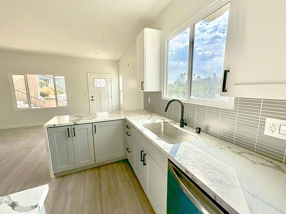 5th image of 1639 Micheltorena St Unit 1/2