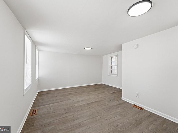 5th image of 424 N Bentz St