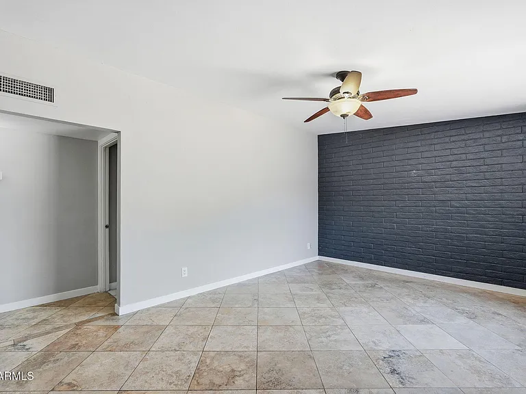 1609 E Gaylon Dr — Photo 8