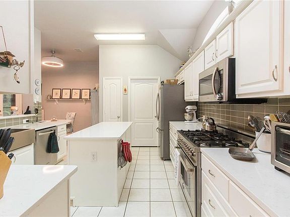 4th image of 4706 Highlands Dr