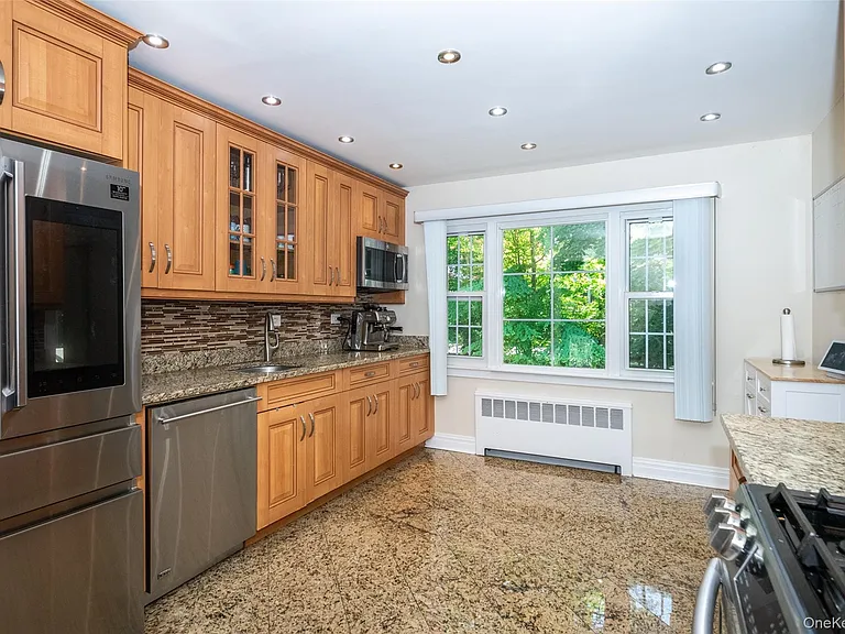 18 Carlyle Pl — Photo 8