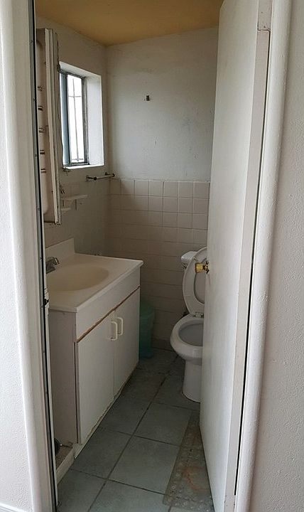 1st image of 9816 Holmes Ave