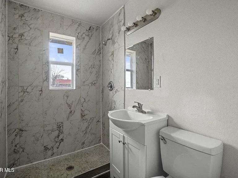 5316 Saxon Dr — Photo 14