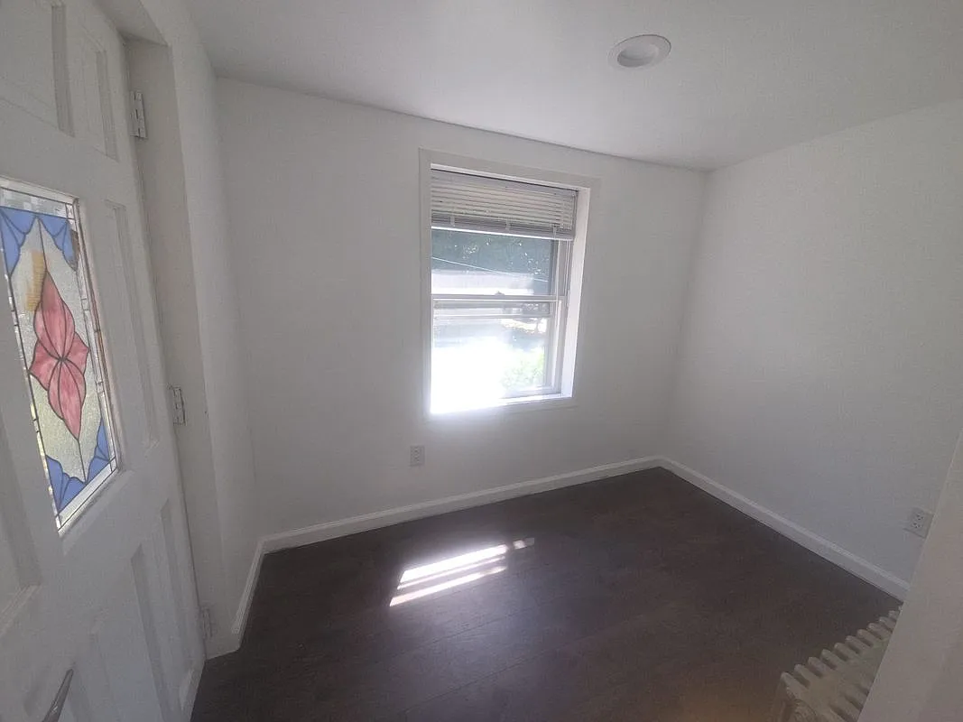 4 bed, 2.0 bath, 1438 sqft, $4,500 — Photo 3