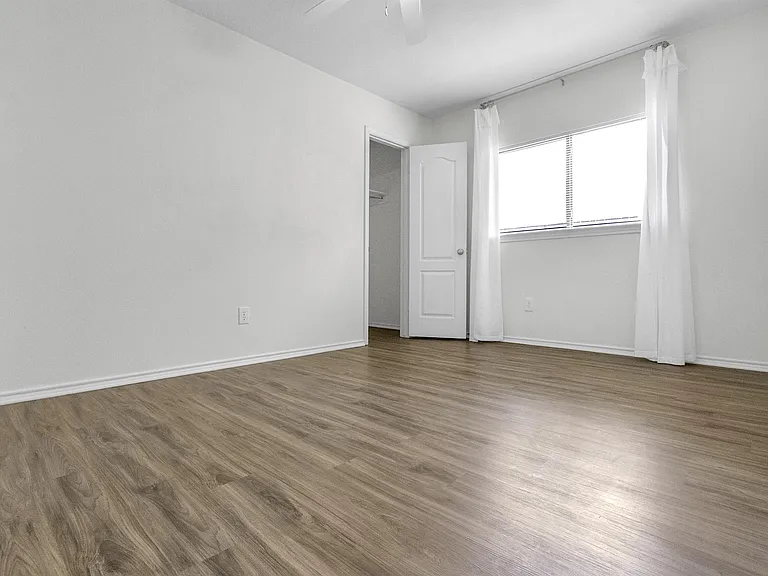 1413 Baffin Cv — Photo 30