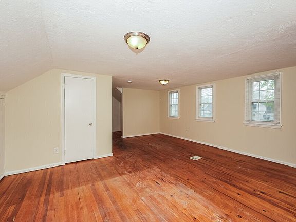 4th image of 18308 Edinboro Ave