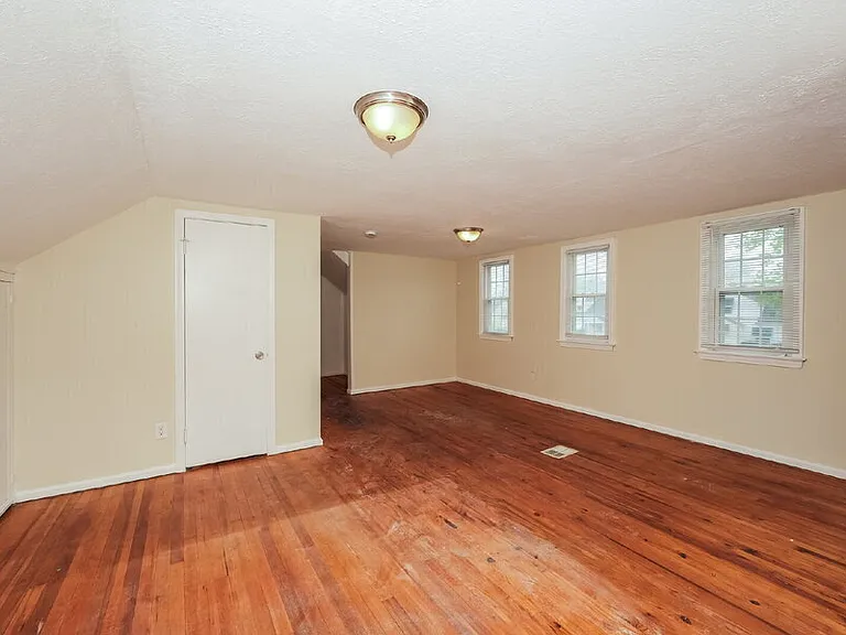 18308 Edinboro Ave — Photo 4