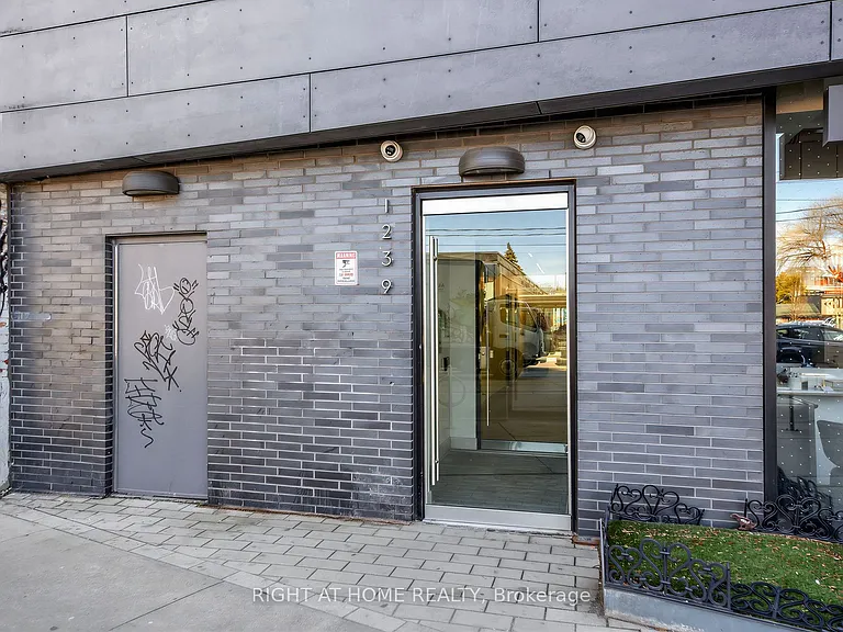 1239 Dundas St W #202 — Photo 3