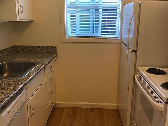 3rd image of 1302 Sir Francis Drake Blvd