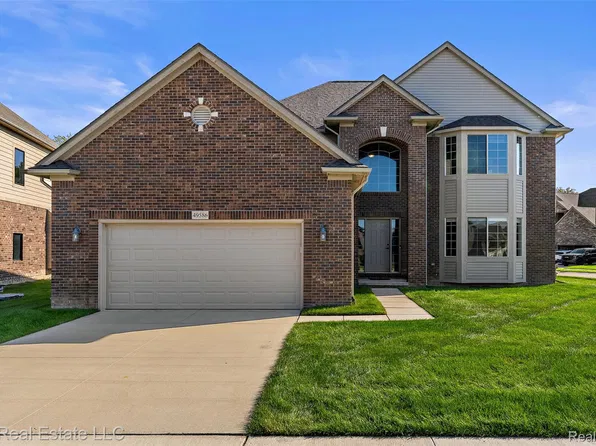 49586 Manistee Dr, Chesterfield, MI 48047