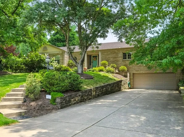 825 White Oak Cir, Pittsburgh, PA 15228