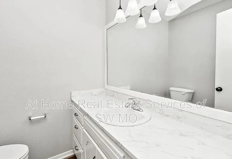 834 E Manchester Dr — Photo 10