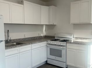 654 Park St #2E, Hartford, CT 06106