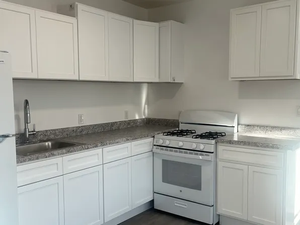 654 Park St #2E, Hartford, CT 06106