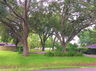 1928 Estate Dr, Deer Park, TX 77536