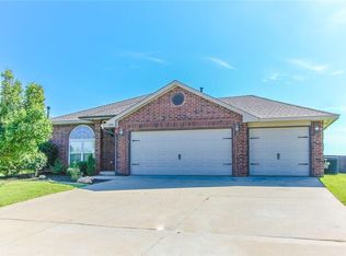 4116 Madison Ave, Moore, OK 73160