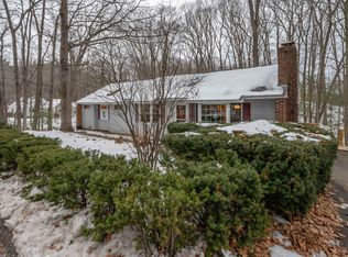 226 Amesbury Road, Kensington, NH 03833