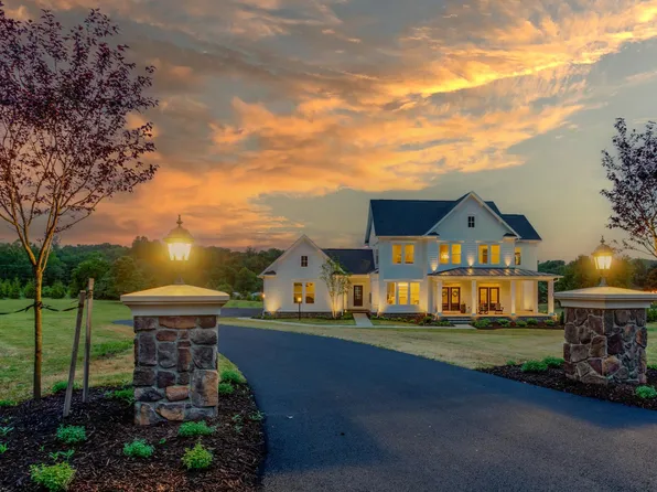 17039 Grindstone Ct, Leesburg, VA 20176