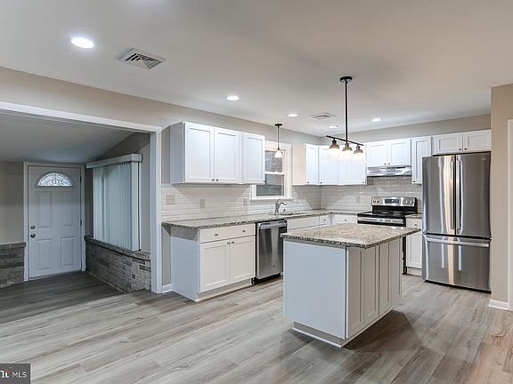 5th image of 309 Hillcrest Dr