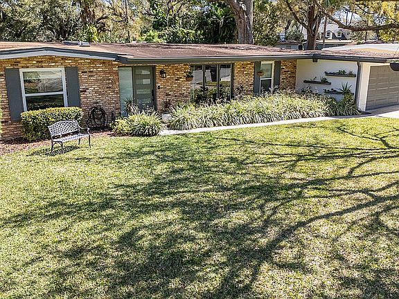 3rd image of 5203 Hedge Ct