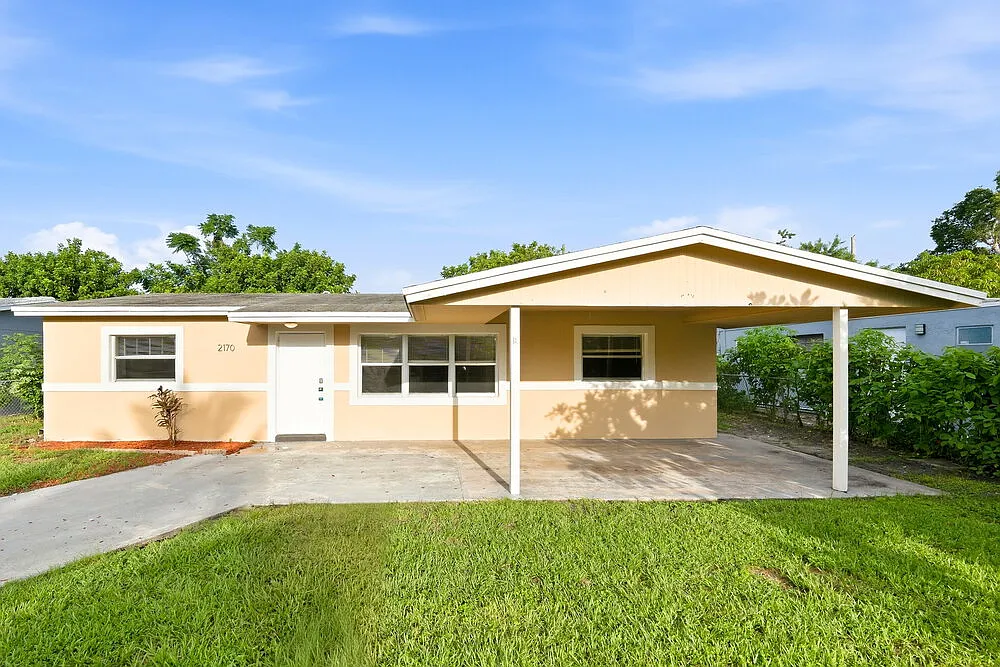 5 bed, 2.0 bath, 1571 sqft, $3,115 — Photo 1