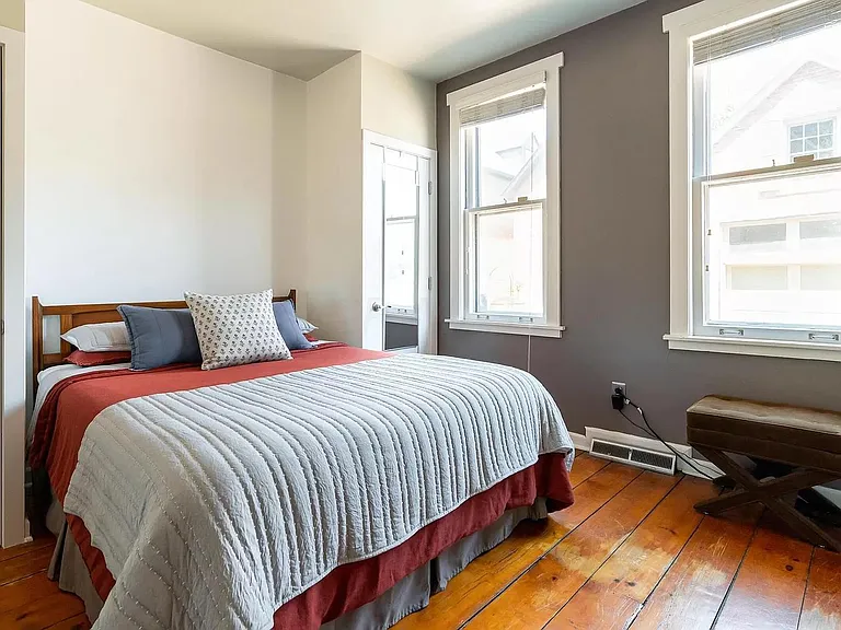 329 Jackson St — Photo 10