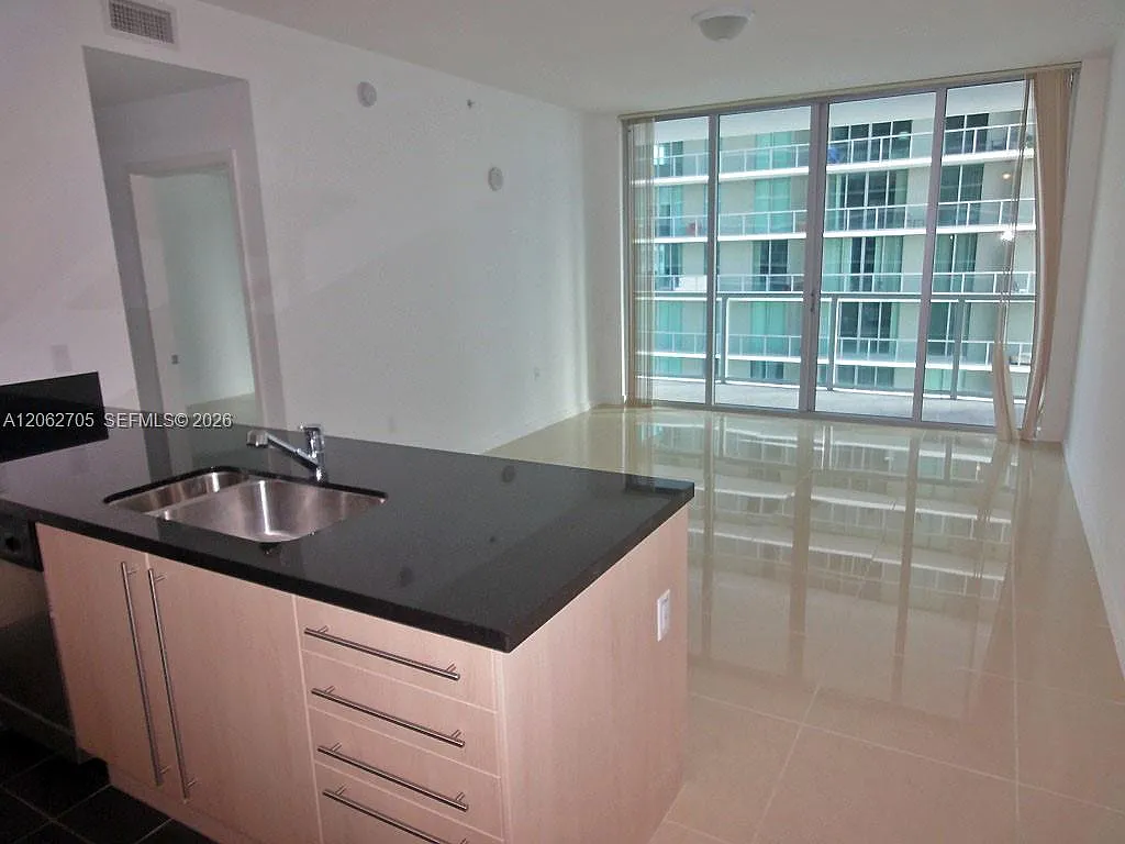 The Axis On Brickell Ii C — Photo 4