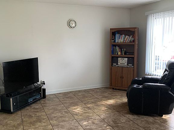 3rd image of 139 Valley View Dr