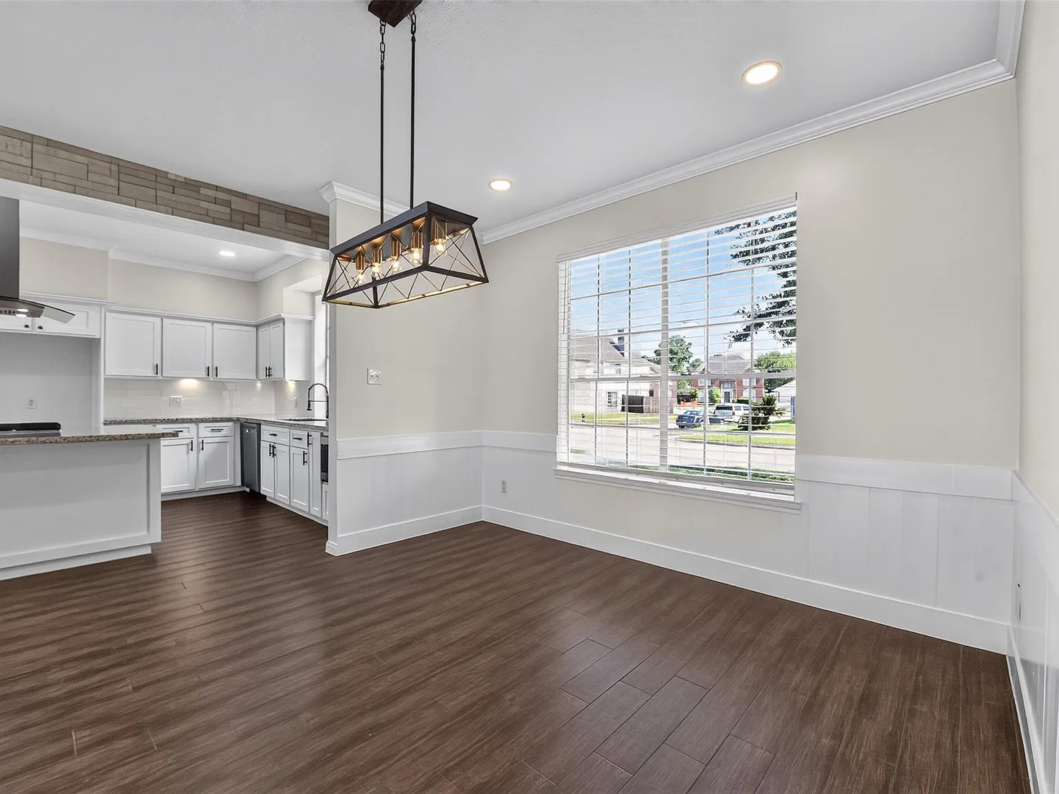 4 bed, 2.5 bath, 2889 sqft, $2,250 — Photo 3