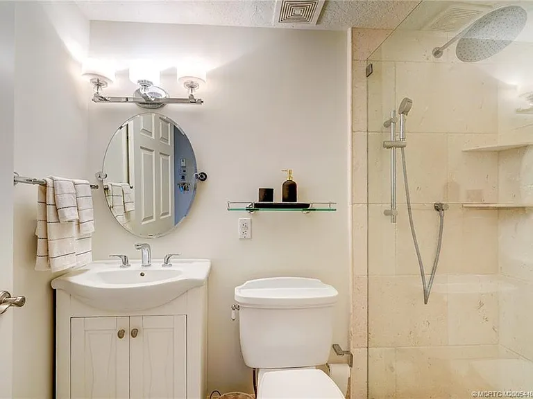 5750 NE Island Cove Way #3302 — Photo 30