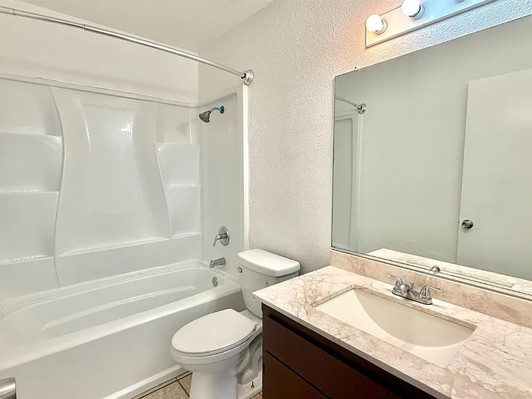 822 S Irwin St #A — Photo 10