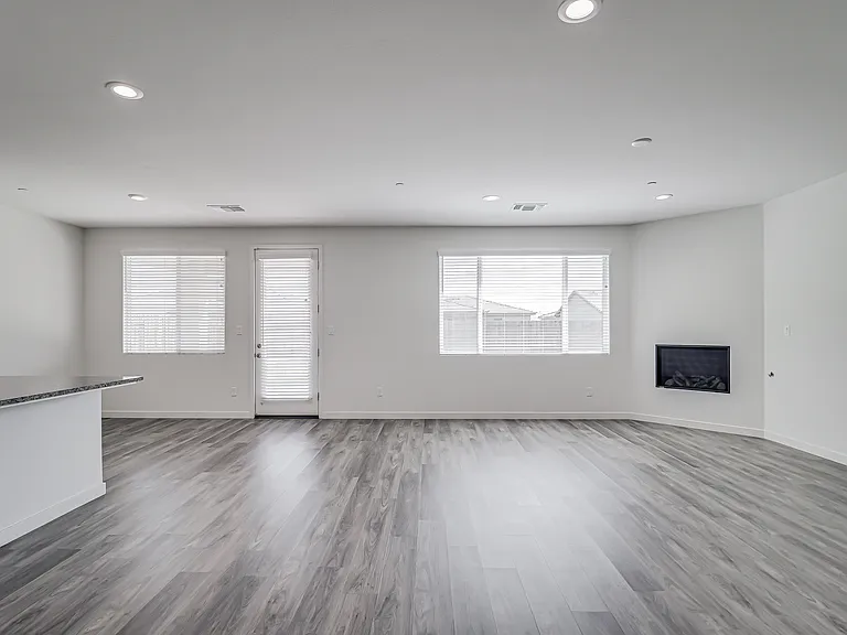 15017 Maryvale Ave — Photo 13