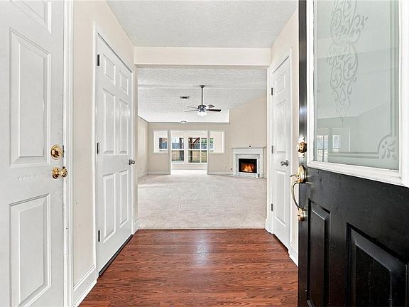 3rd image of 3338 Woodtree Ln