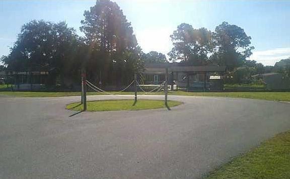 5th image of 1001 Sandy Ln