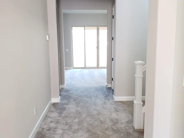 303 Creekview Ct — Photo 2