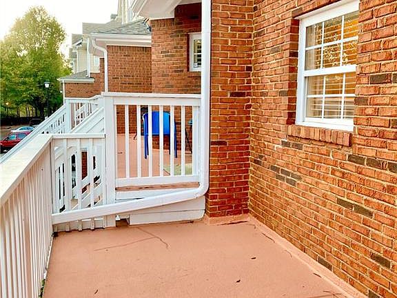 3rd image of 9 Elan Ct