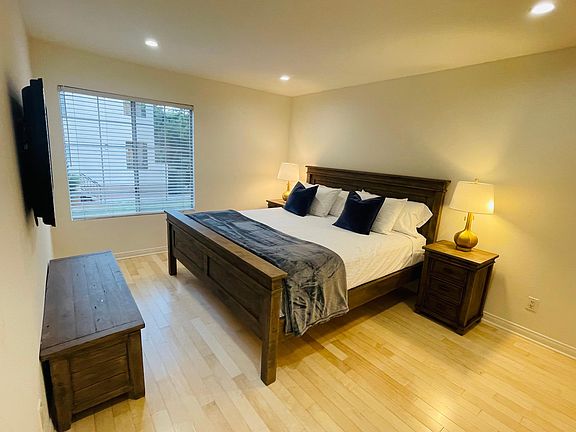 5th image of 21520 Burbank Blvd APT 112