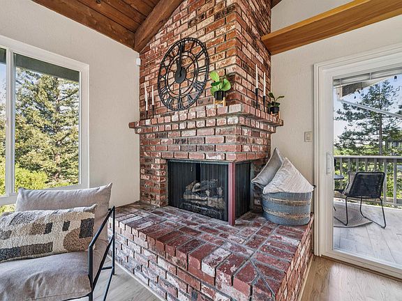 5th image of 471 Ridgeview Dr