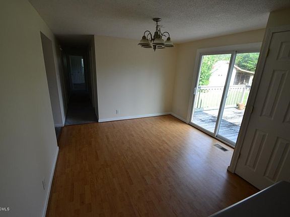 5th image of 293 Rollingwood Dr